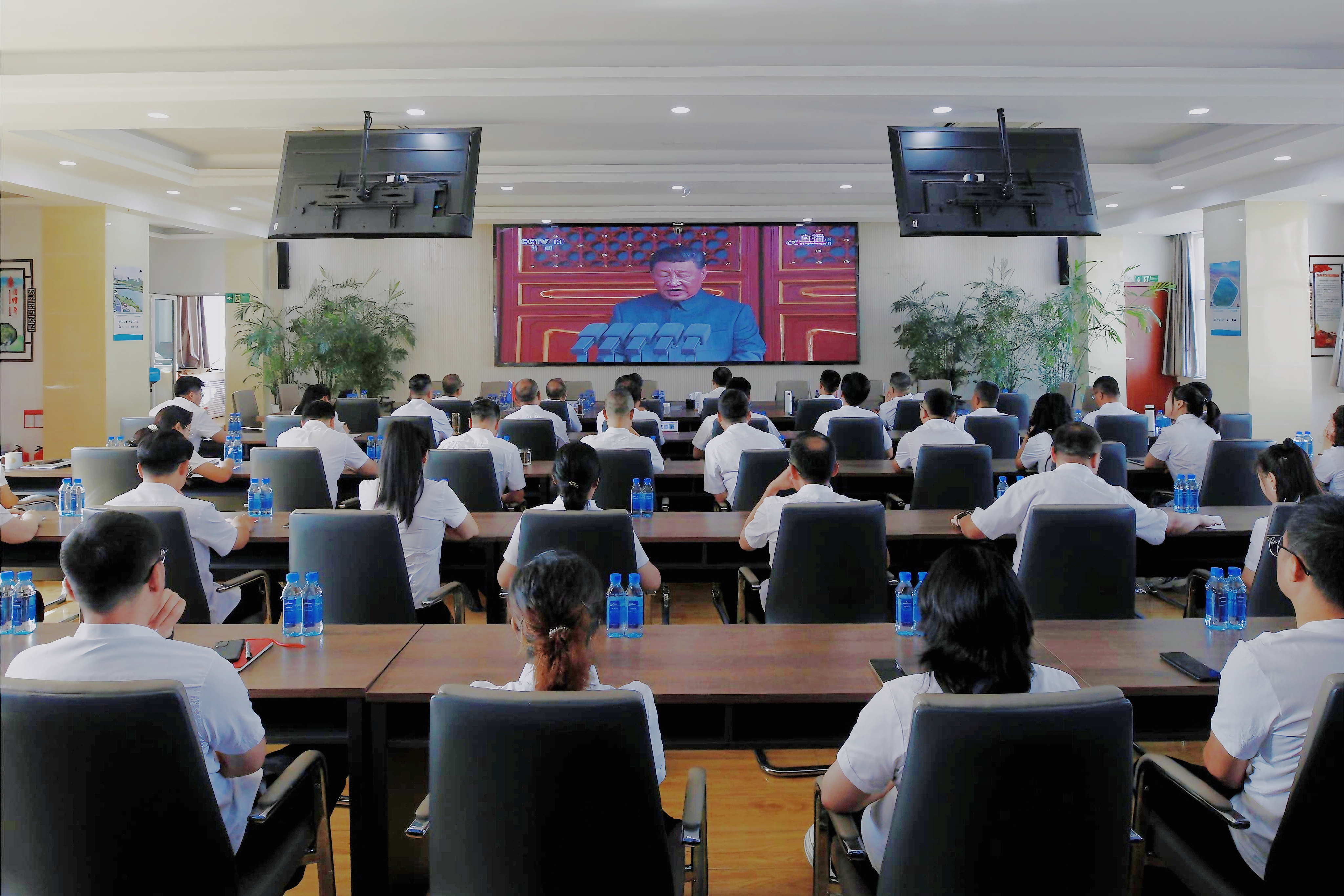 銘記歷史，致敬英雄！銀川中鐵水務(wù)組織觀看紀(jì)念抗戰(zhàn)勝利80周年閱兵式直播